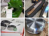 plusieurs photos différentes de casseroles et de poêles exposées dans un magasin