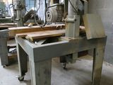 a machine that is sitting on a table in a room