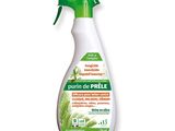 un vaporisateur muni d'une gâchette verte sur fond blanc