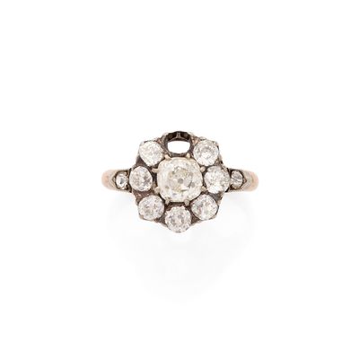 une bague ancienne à grappes de diamants