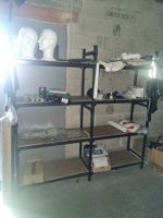 Lot comprenant 4 étagères (hors contenu), une armoire rideau…
