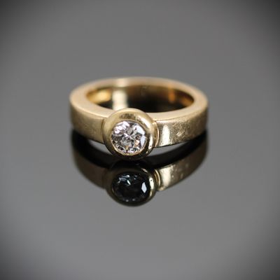 Bague solitaire en or jaune 750°°° (hibou) sertie clos d’un …