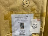 un sac de nourriture posé sur une table