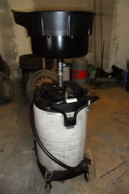 l'image d'une machine installée dans un garage