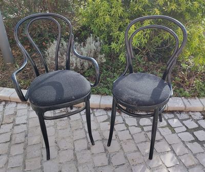 583 / CH-FEN1 / Lot dans le goût de Thonet comprenant u…