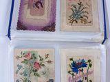quatre cartes de vœux dans une boîte transparente ornée de bordures bleues