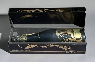 ARMAN (1928-2005) Bouteille de champagne brut Taittinger Col…