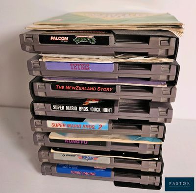 une pile de jeux vidéo empilés les uns sur les autres