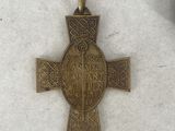 an image of a medal with a cross on it