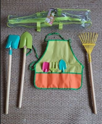 Sac de jardinier enfant composé de : 6 outils en bois et met…