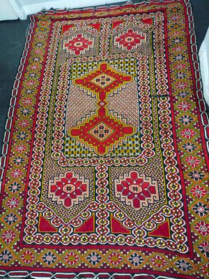 Tapis KILIM à décor stylisé de fleurs