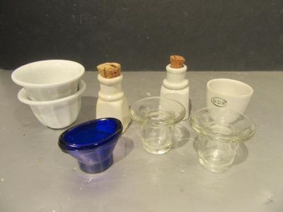 Lot Avec Encriers, Fioles, Bains D'Oeil Etc .