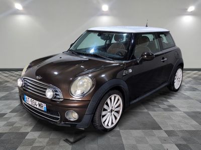 une photo d'une Mini Cooper marron Cooper Cooper Cooper Cooper Cooper Cooper Cooper Cooper Cooper Cooper Cooper Cooper Cooper