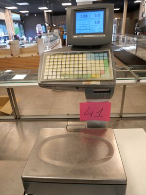 une photo d'une caisse enregistreuse dans un magasin
