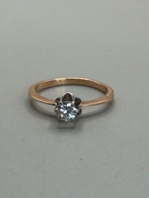 a picture of a diamond ring on a table