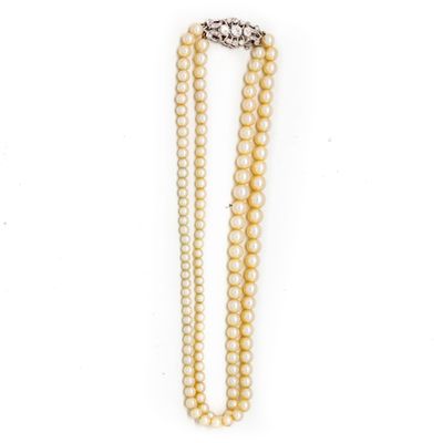 Collier double rangs de perles de culture agrémenté d'un bea…