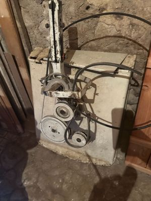 une machine qui se trouve dans le coin d'une pièce