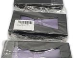 trois sachets de nœuds papillon violets empilés les uns sur les autres