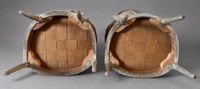 PAIRE DE FAUTEUILS en bois sculpté et laqué gris à dossier c… (photo 2)