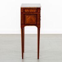 Petite table d'appoint ou écritoire, ornée d'une fine marque… (photo 5)