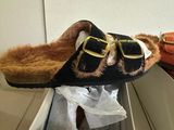 a pair of slippers that are on top of a box