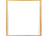 un cadre doré sur un mur blanc, avec un fond blanc