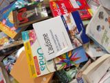 une pile de livres empilés les uns sur les autres