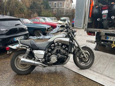 Moto YAMAHA V-MAX 1200  immatriculée 9492-XJ-93 totalisant 60453 kilom