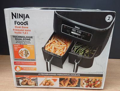 Coffret contenant une friteuse Ninja avec des frites et des haricots verts