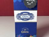 une boîte de chocolats posée sur un plan de travail