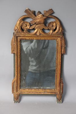 un miroir posé sur une table