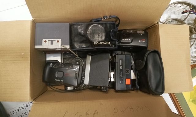 Lot d'appareil photo Olympus, Pentax, Minolta et divers