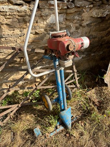 Motofaucheuse ancienne en l’état. Vendu sur désignation (Nord Cre...