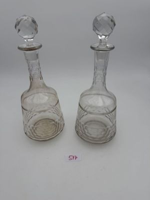 paire de carafes en cristal munies d'un bouchon de chaque côté