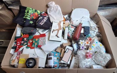 96 / 1 palette de 111 kg de mix (tapis de souris, gour…