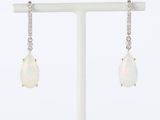 une paire de boucles d'oreilles en oplite et diamants