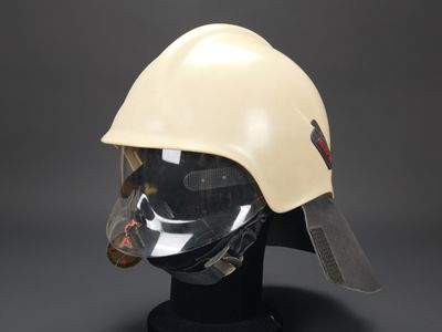Casque de « Star Wars : Le Réveil de la Force » avec visière et lunettes de protection, exposé