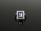une bague en diamant et saphir