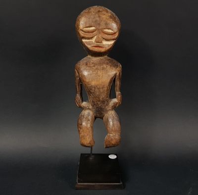 Personnage visage traces de polychromie - Style Makichi, Zaï…