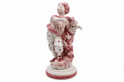 BASSANO Statuette en faïence émaillée en camaïeu de rouge re…
