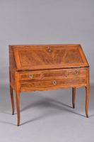 Bureau de pente en noyer et bois de placage à décor de filet…