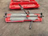 deux outils qui traînent par terre