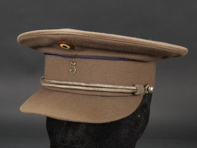une image représentant un chapeau muni d'une fermeture éclair sur le côté