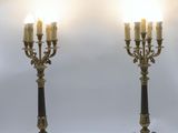 une paire de chandeliers anciens en laiton et marbre