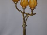 an image of a lamp that is sitting on a table