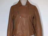 brown leather jacket on mannequin mannequin mannequin mannequin mannequin mannequin mannequin mannequin mannequin mann