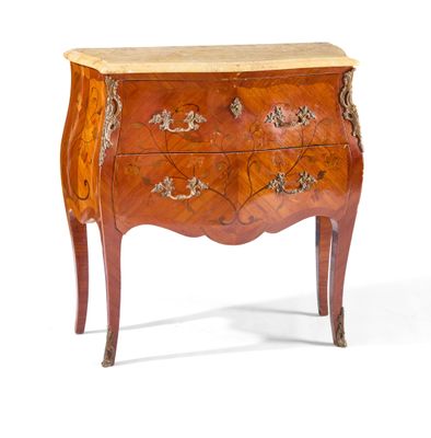 une petite commode avec un plateau en marbre