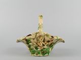 un bol en céramique vert et blanc orné d'un oiseau