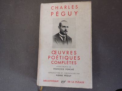 un livre sur la couverture duquel figure une photo de Charles Péguy