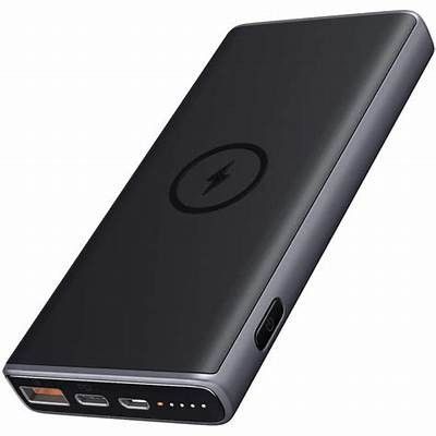 une image représentant une batterie externe noire ornée d'un éclair